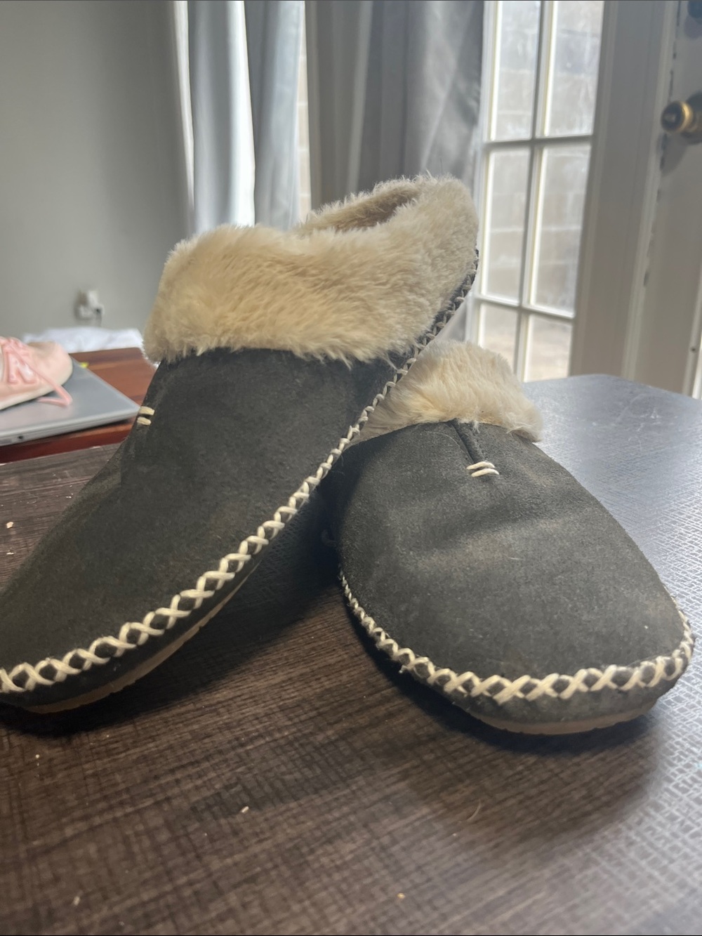 Minnetonka Cream Faux-Shearling Slip-On Slippers
